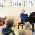 Eisstadion und Überraschungsstunde mit der Musik aus der Oper Hänsel und Gretel 